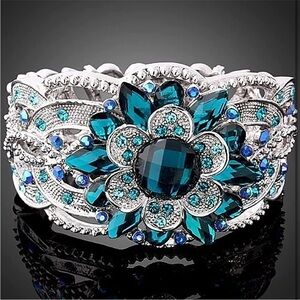 Elegant Blue Crystal Flower ring